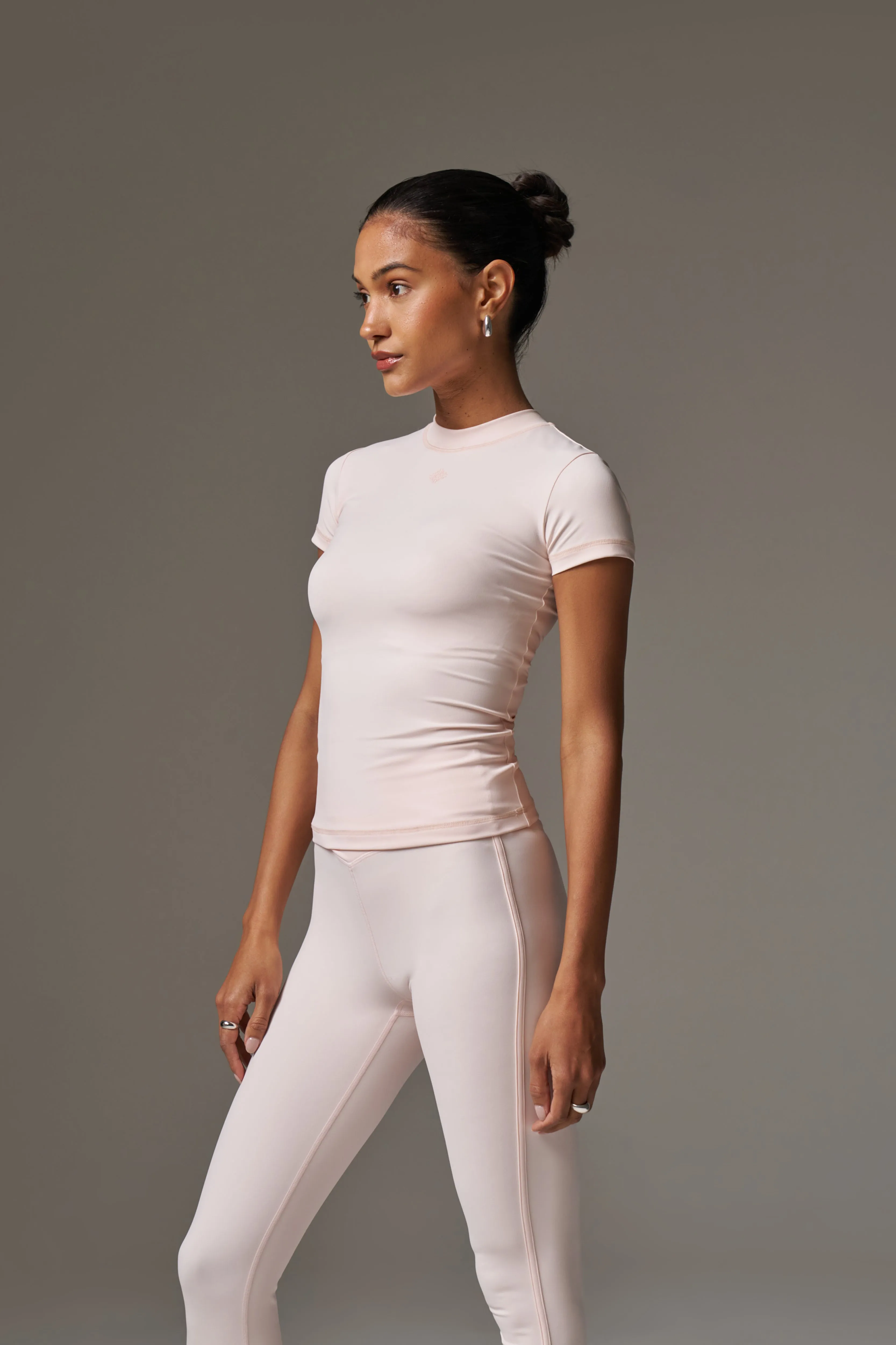 SCULPTING STRETCH EMBLEM BABY TEE - PINK